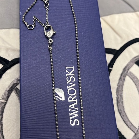 NWOT SWAROVSKI PAVE CIRCLE NECKLACE 🔥🔥 - Picture 6 of 6